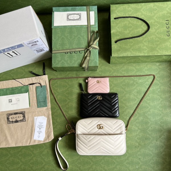  Handbag  Gucci 699758  size  22.5*15.5*4  cm