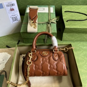  Handbag  Gucci 702251 size 19*13*11 cm