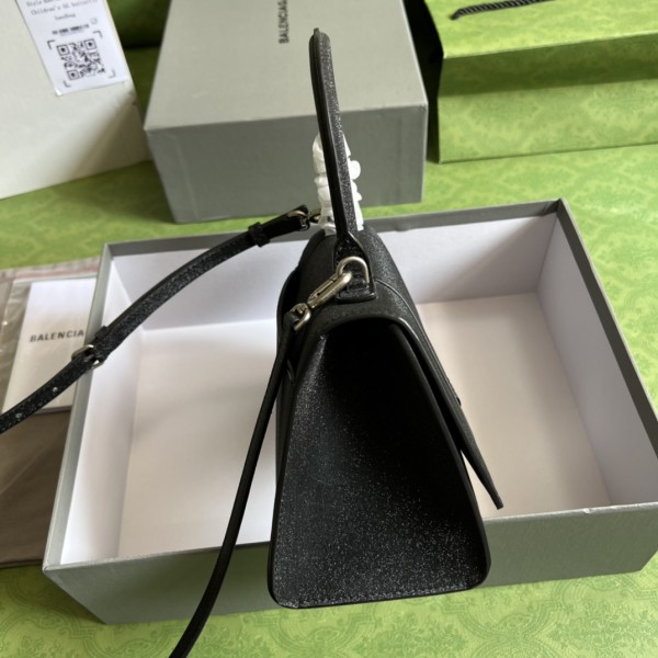  Handbag  Gucci 593546 size  23*15*10 cm