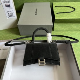  Handbag  Gucci  5928331 size  19*13*8 cm