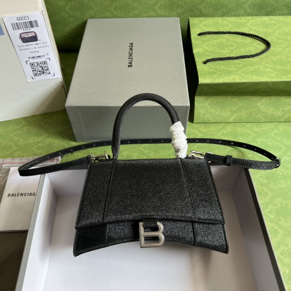  Handbag  Gucci 593546 size  23*15*10 cm