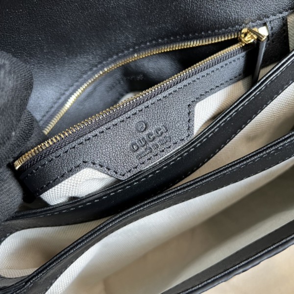  Handbag  Gucci 675778 size  27x 18x 7 cm