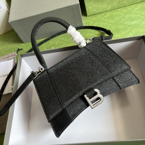  Handbag  Gucci 593546 size  23*15*10 cm