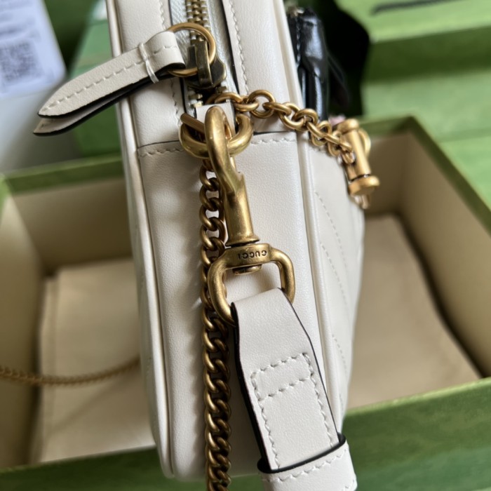  Handbag  Gucci 699758  size  22.5*15.5*4  cm