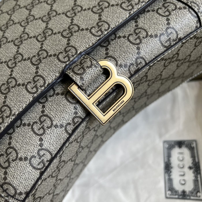  Handbag  Gucci  681696 size 39*24.5*11 cm