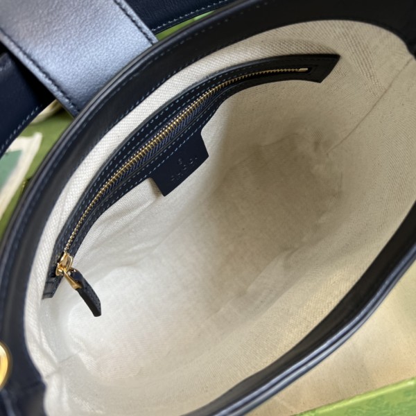  Handbag  Gucci 675788 size  25*21*9  cm