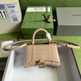  Handbag  Gucci 5928331 size 19*13*8 cm