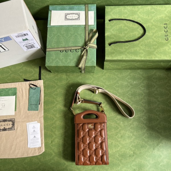  Handbag  Gucci 723776 size 14*23*4.5 cm