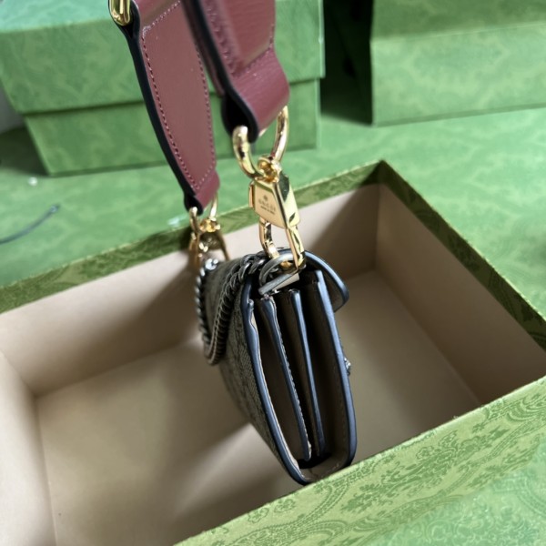  Handbag  Gucci 696804 size 10.5*8*3 cm