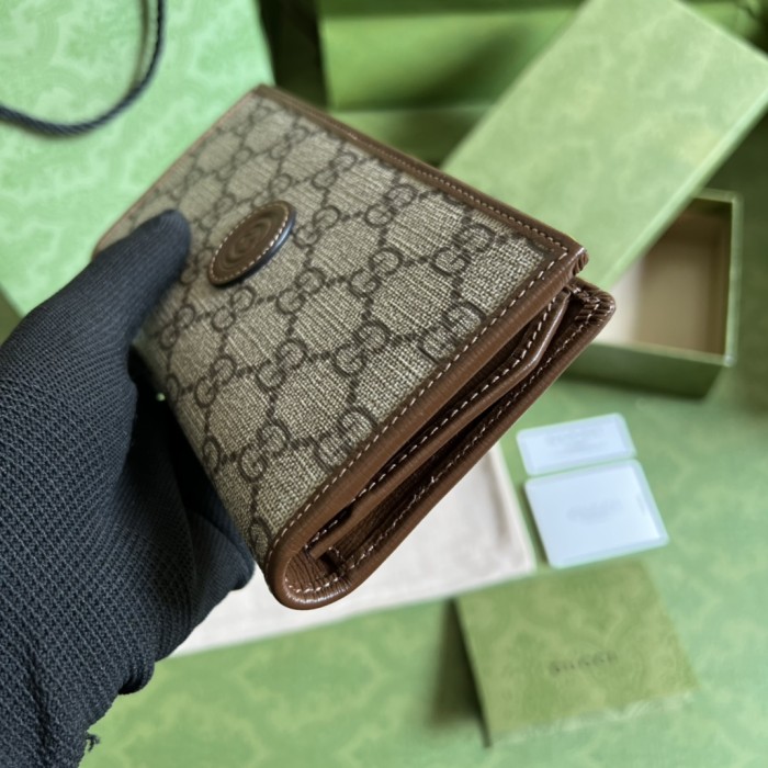  Handbag  Gucci 672947 size 9*17.5 cm