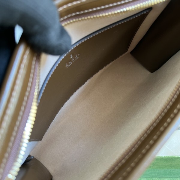  Handbag  Gucci 672956 size 26*20*6 cm