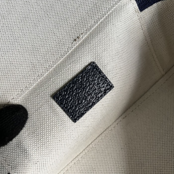  Handbag  Gucci  726657  size 22*8*14 cm