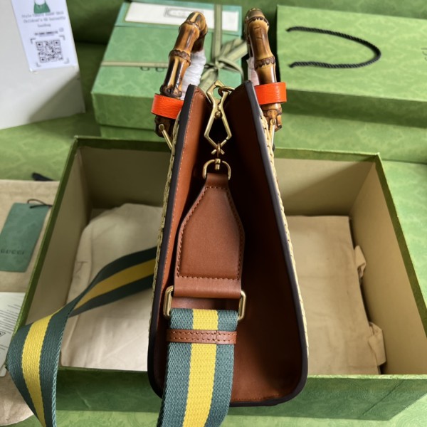  Handbag  Gucci 702721 size  27*24*11 cm