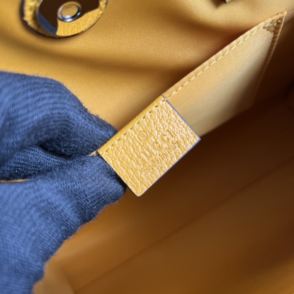  Handbag  Gucci  705042 size  28.5*25*11 cm