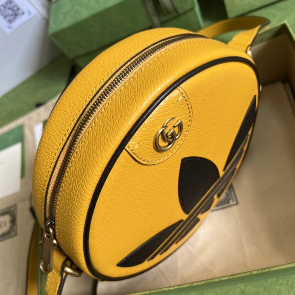  Handbag  Gucci 702626 size 22*22*7 cm