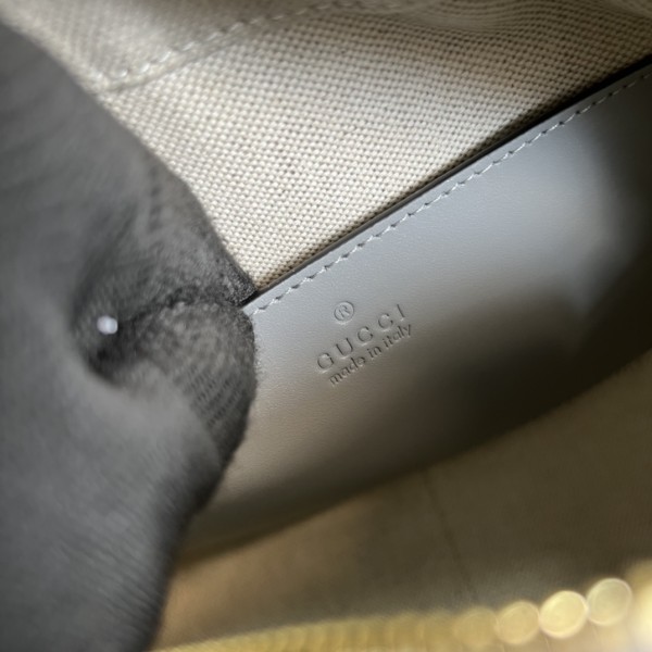  Handbag  Gucci  702234 size 21.5x 17x 7.5 cm