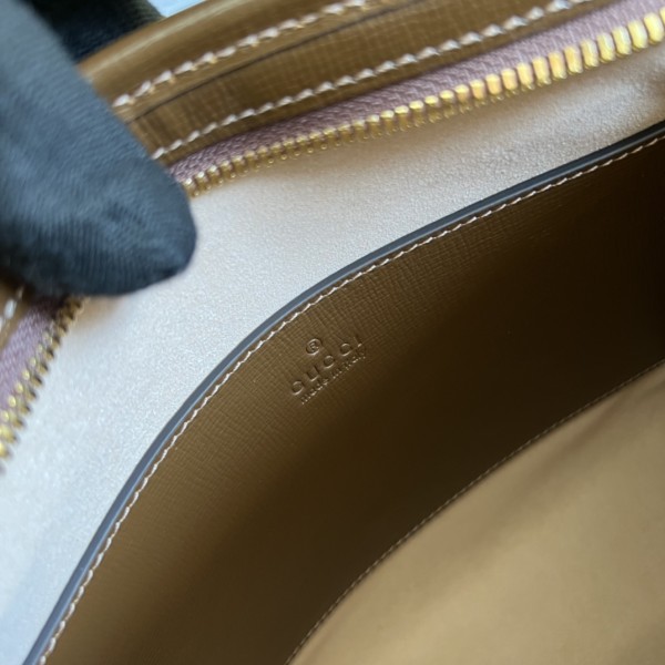  Handbag  Gucci 672956 size 26*20*6 cm