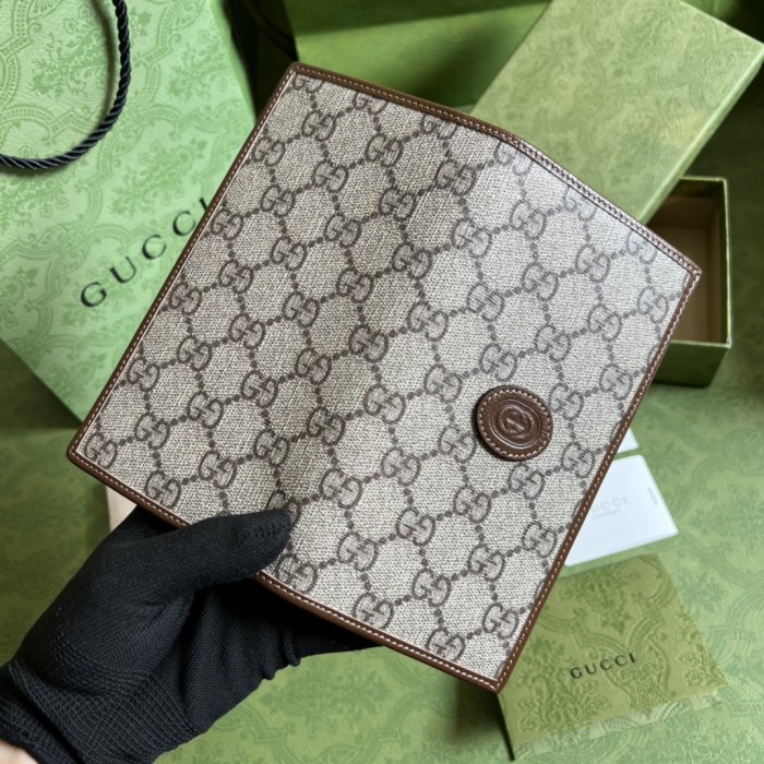  Handbag  Gucci 672947 size 9*17.5 cm