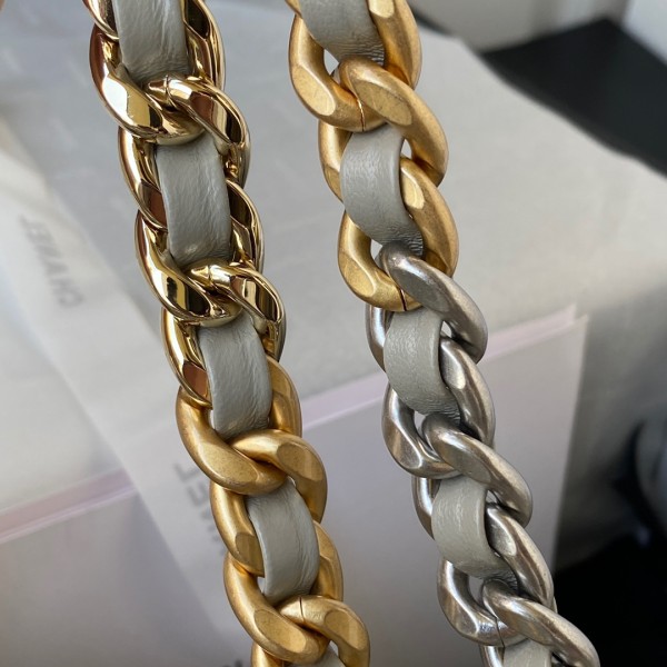  Handbag  Chanel size 30 cm