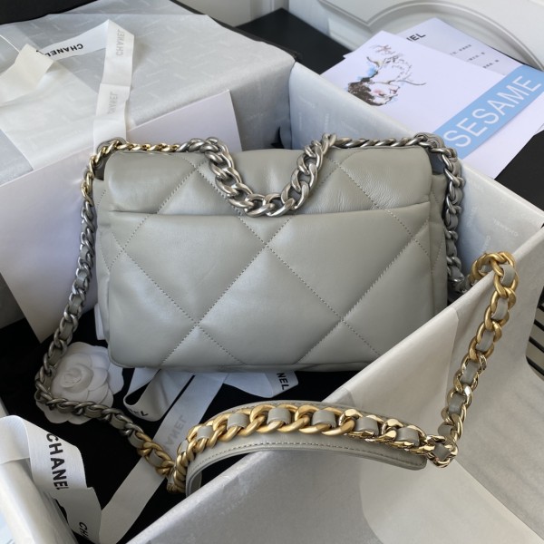  Handbag  Chanel size 26 cm