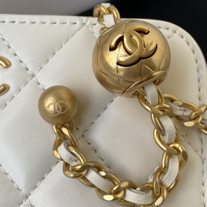  Handbag  Chanel AS2463 size 14x10x5.5 cm