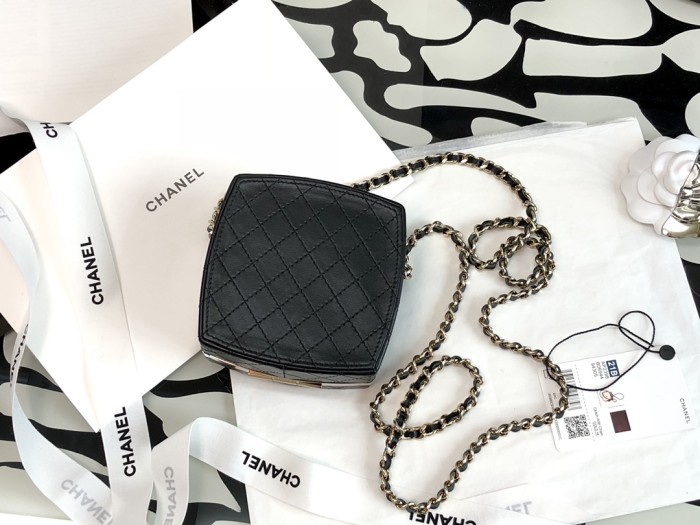  Handbag Chanel size 12.7*12.7*7.6* cm 