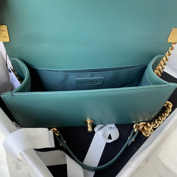  Handbag  Chanel size  20/25 cm