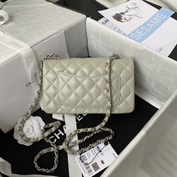  Handbag  Chanel size 20 cm