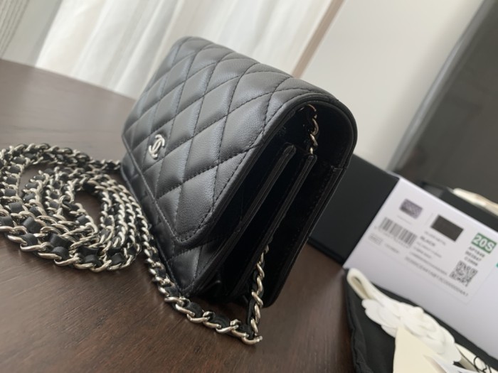  Handbag  Chanel size 15cmx10cm x3.5 cm 