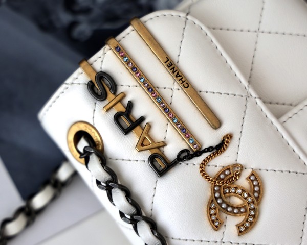  Handbag Chanel  size 19x11x8 cm