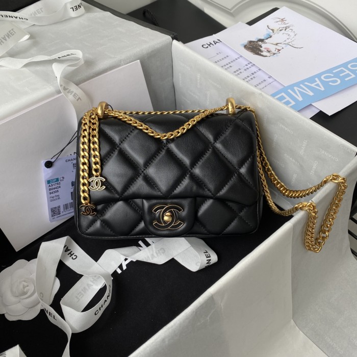  Handbag  Chanel AS1792 size 19 cm