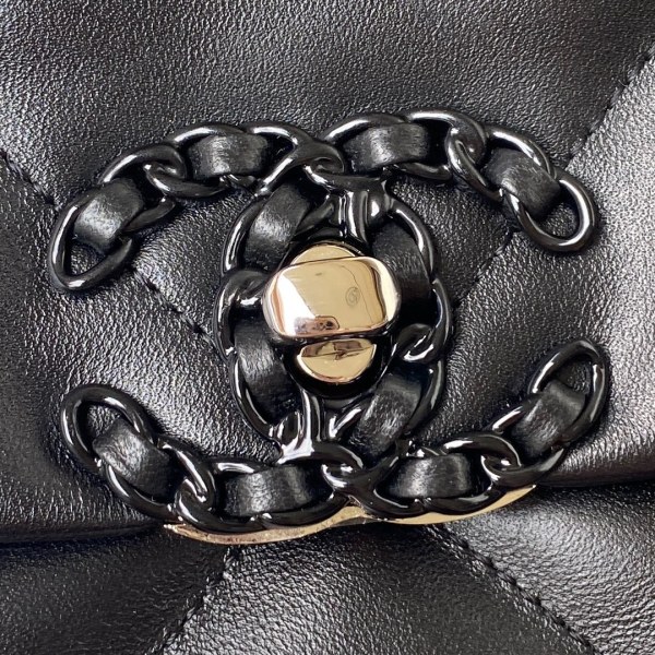  Handbag  Chanel  size  26/30 cm