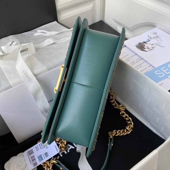  Handbag  Chanel size  20/25 cm