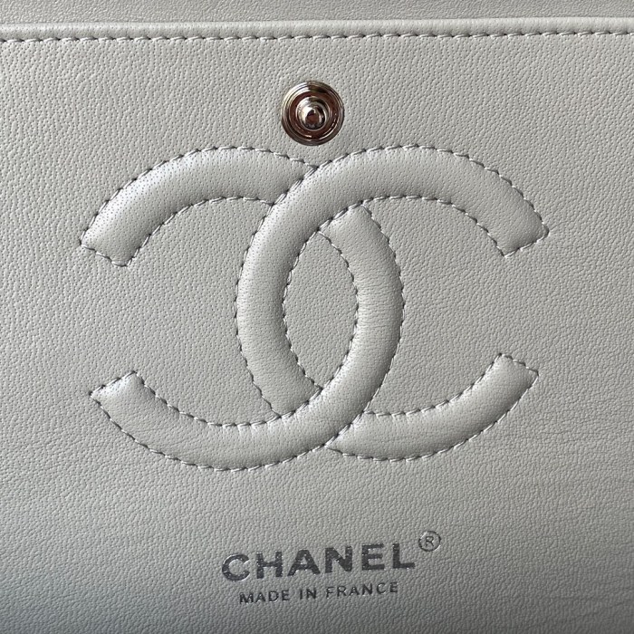  Handbag  Chanel A01112 size 15.5x25.5x6.5 cm