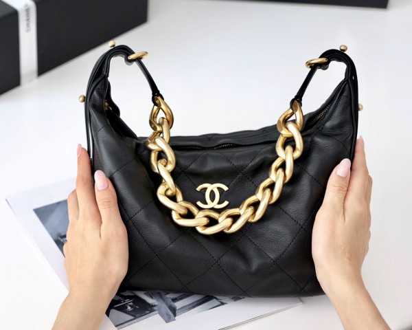  Handbag  Chanel AS2910 size 28x17x9 cm 