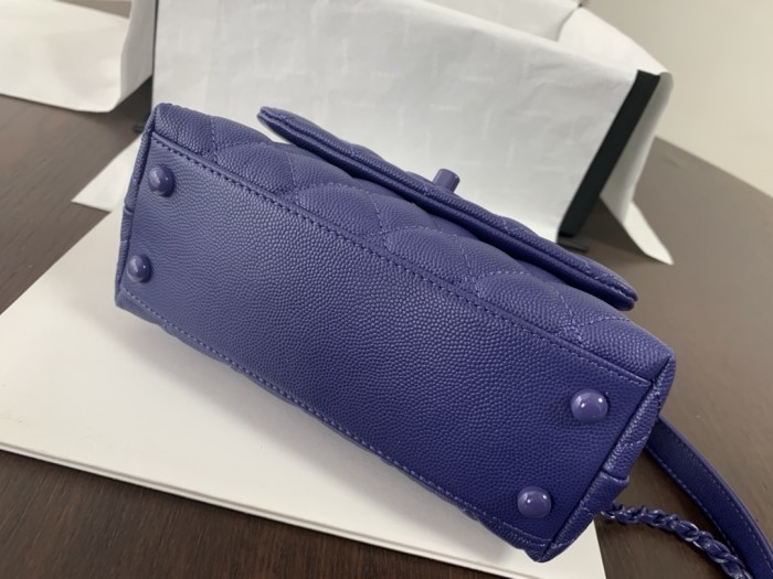  Handbag  Chanel  size  13cmx19cmx9 cm