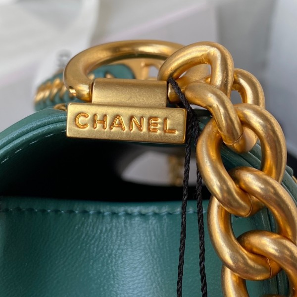  Handbag  Chanel size  20/25 cm