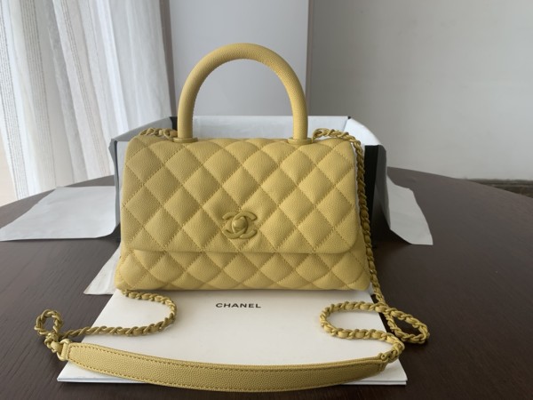  Handbag Chanel  size 13cmx19cmx9 cm