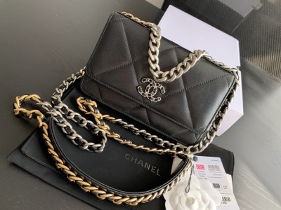 Handbag  Chanel  0957 size 19 cm