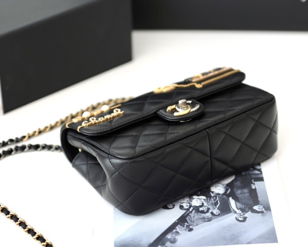  Handbag  Chanel size 19x11x8 cm