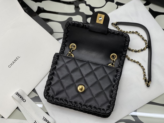  Handbag  Chanel size 15*19*6* cm