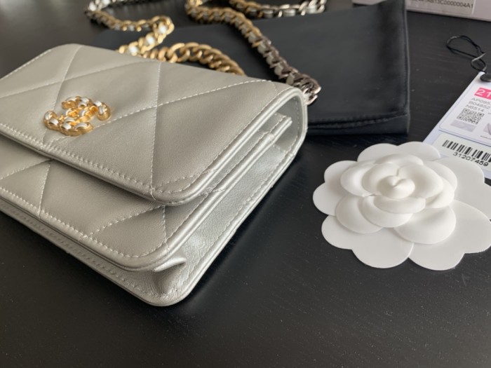  Handbag  Chanel 0957 size 19 cm  