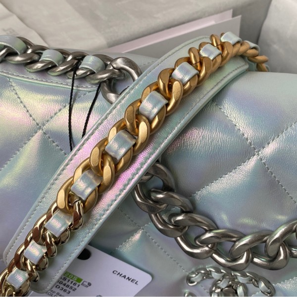  Handbag  Chanel size  30 cm