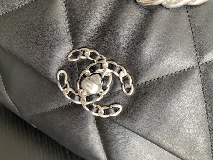 Handbag  Chanel  size 26cmx16cmx9 cm