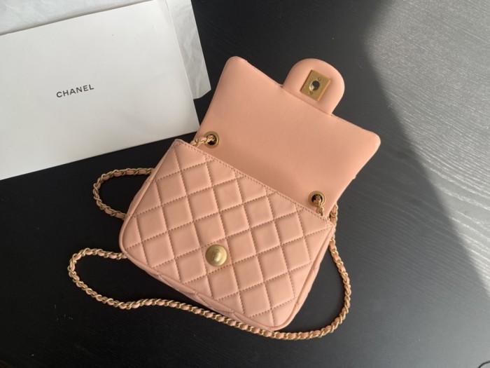  Handbag   Chanel size 17 cm