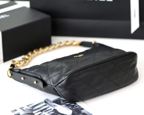  Handbag  Chanel AS2910 size 28x17x9 cm 