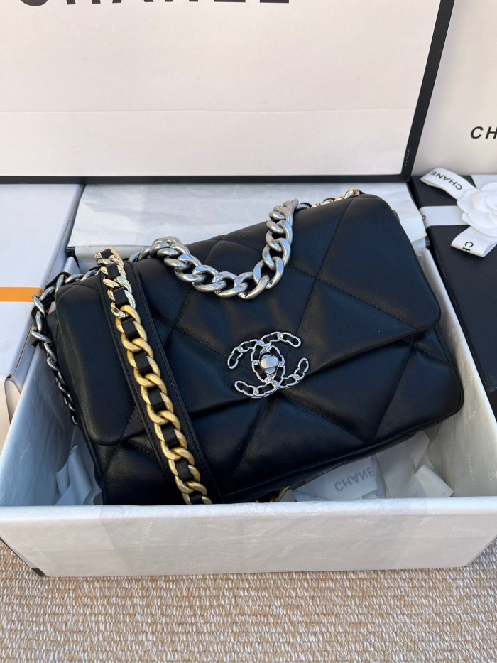  Handbag  Chanel size 26cm／30 cm 