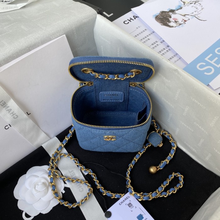  Handbag  Chanel AP1447 size 11*8.5*7 cm