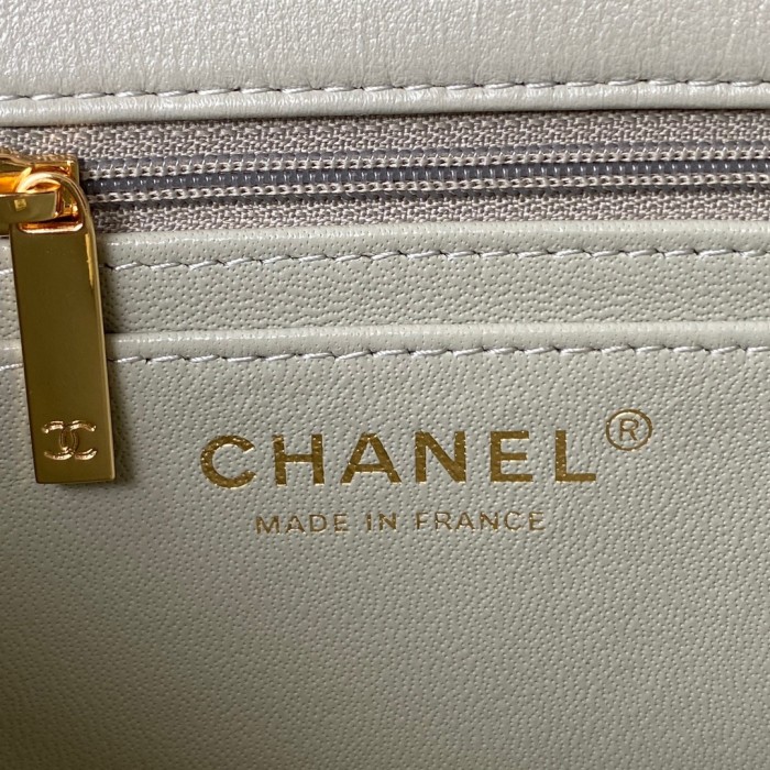  Handbag  Chanel  size 20 cm