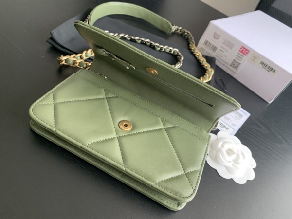  Handbag  Chanel 0957 size 19 cm 